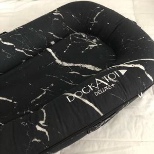 Delux DockATot in black marble.